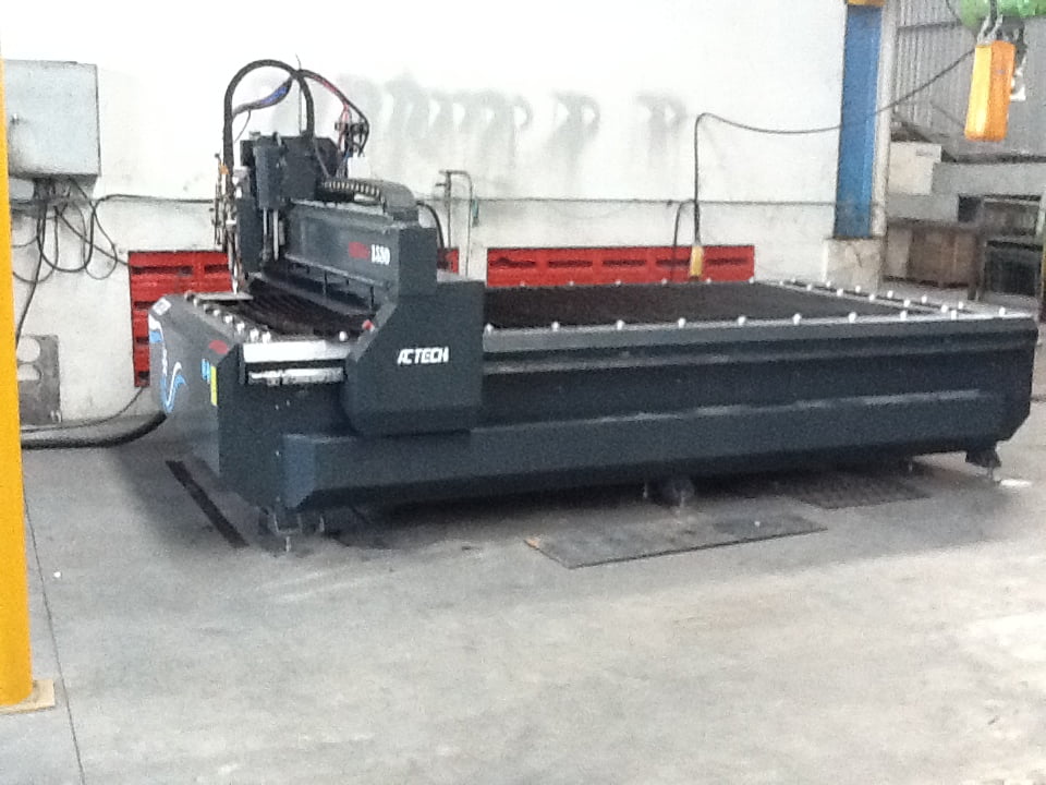 Plasma cutting machine